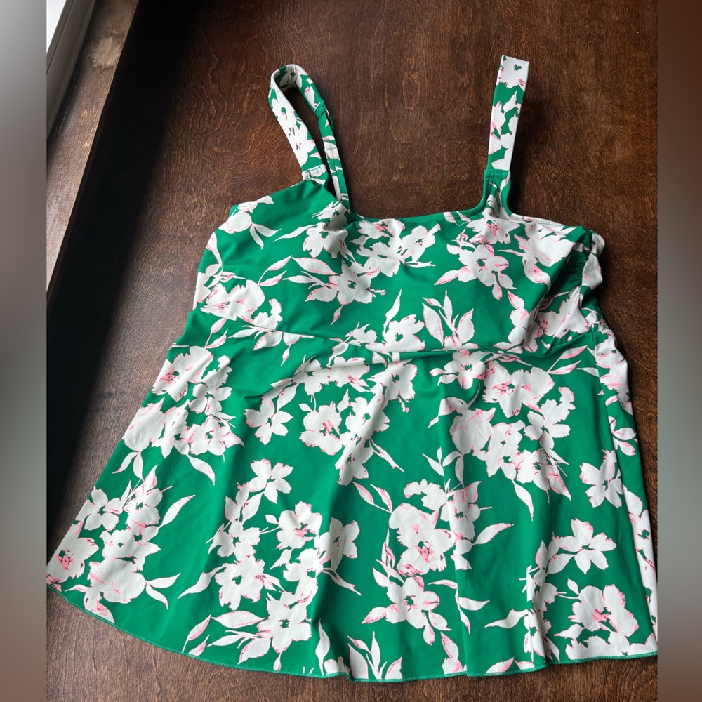 NWT Lands End swimsuit top, tankini style
